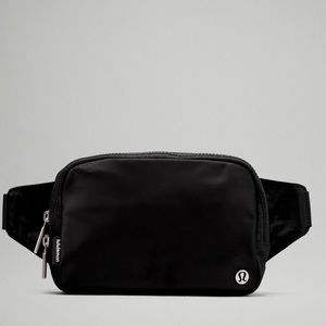Brand New Large Everywhere Belt Bag in Black